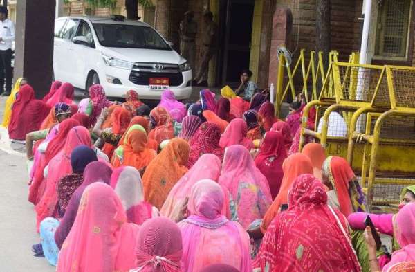 15 आंगनवाड़ी कार्यकर्ताओं को बहाल नहीं करने पर सामूहिक इस्तीफे की चेतावनी