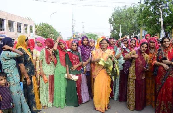 15 आंगनवाड़ी कार्यकर्ताओं को बहाल नहीं करने पर सामूहिक इस्तीफे की चेतावनी