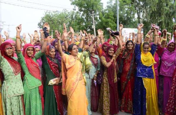 15 आंगनवाड़ी कार्यकर्ताओं को बहाल नहीं करने पर सामूहिक इस्तीफे की चेतावनी