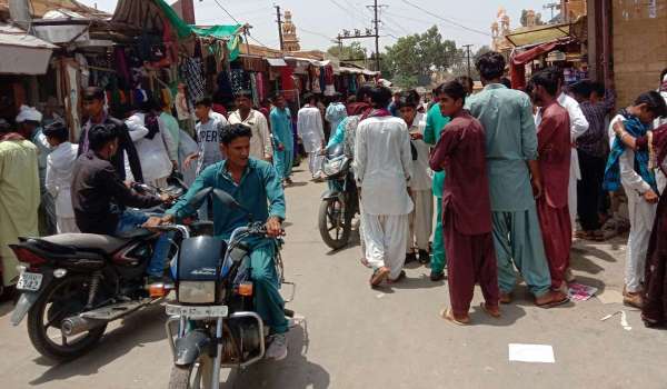 बाजार में रही चहल-पहल