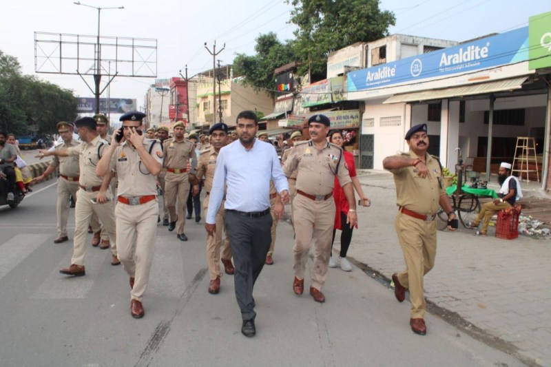 Bakrid 2023: बकरीद की नमाज सड़क पर अदा की तो दर्ज होगी एफआईआर, मेरठ में पुलिस का फुटमार्च