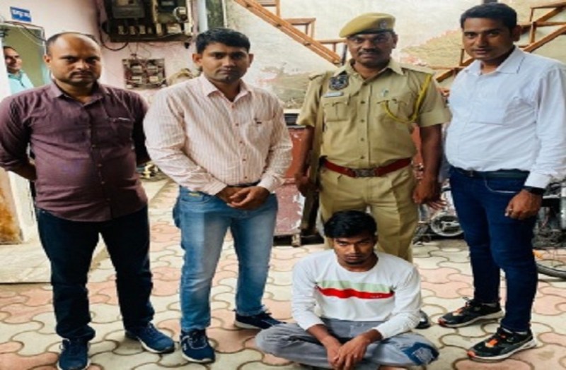 सहपाठी ही निकला ब्लैकमेलर, दोस्ती करने का बना रहा था दबाव