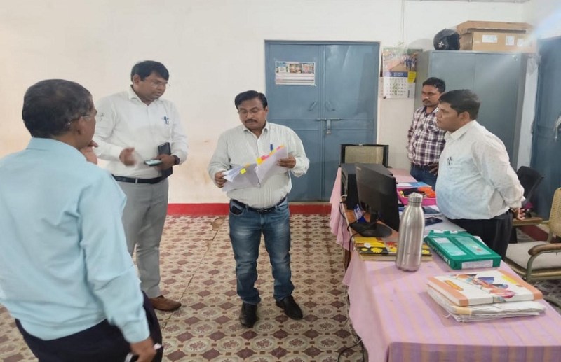 Patwari suspended, notice to SDM, Tehsildar, Revenue Inspector