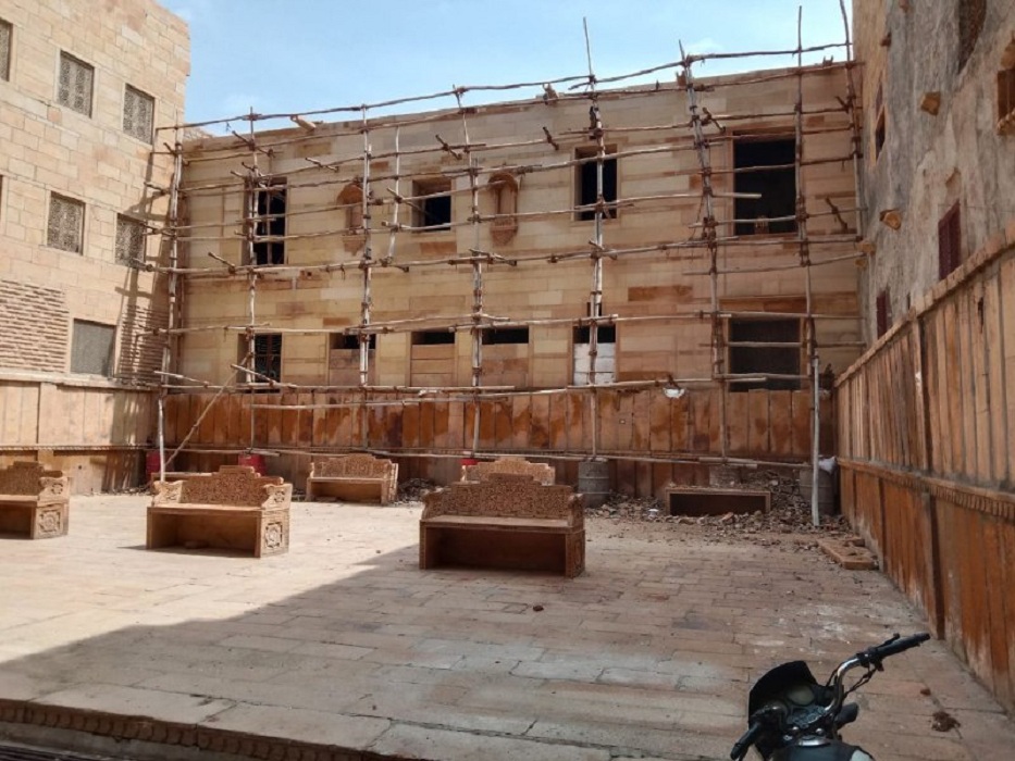 पटवा हवेली के सामने के मकान का दरवाजा फिर सीज किया