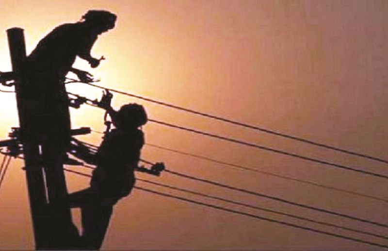 Four lakh connections, only 28 gangs, hours spent in finding faults, consumers upset