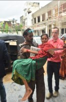  Don't stop somewhere after getting defeated, you will meet the shadows of spring by walking in the thorns