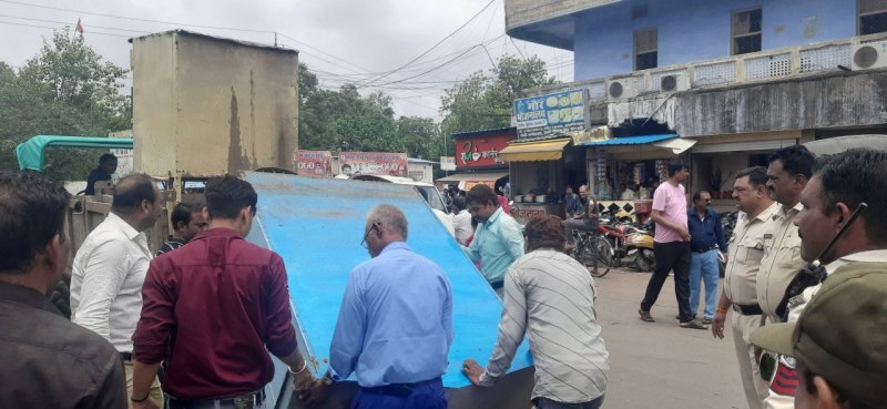 चेतावनी: अब भी नहीं मानेंगे, तो दंडात्मक कार्रवाई होगी, प्रशासन ने उठाई गुमटिया