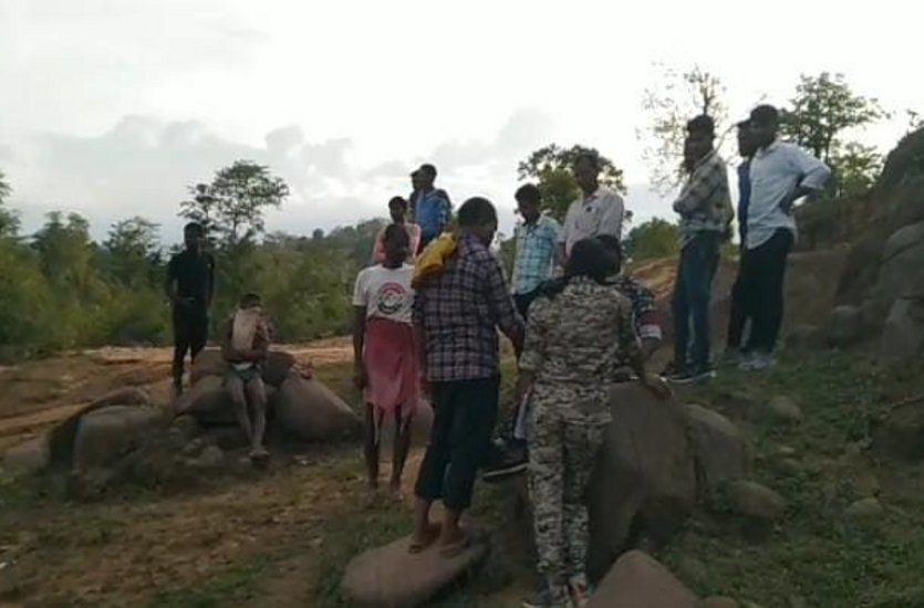 2 dead body found in Mahan river