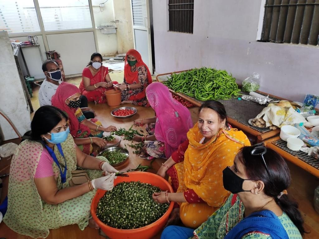 दो साल में खड़ा कर लिया महिलाओं का अपना बैंक