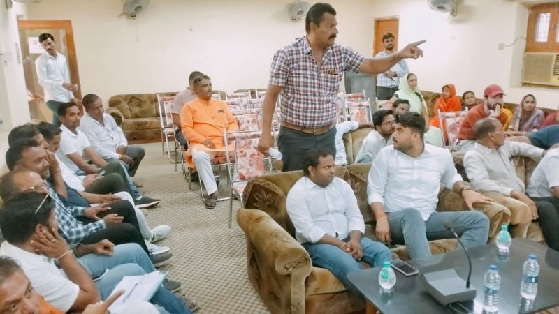 पार्षदों ने गैस कम्पनी के कार्य पर जताया असंतोष, सीवरेज कार्य में लापरवाही का भी उठा मुद्दा