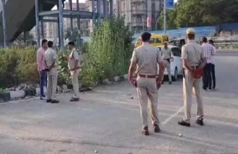 NH - 49 रोड किनारे युवक की खून से सनी मिली लाश, हत्या की आशंका, जांच में जुटी पुलिस