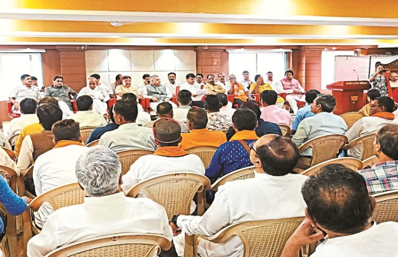 CG Politics: 200 youths joined BJP