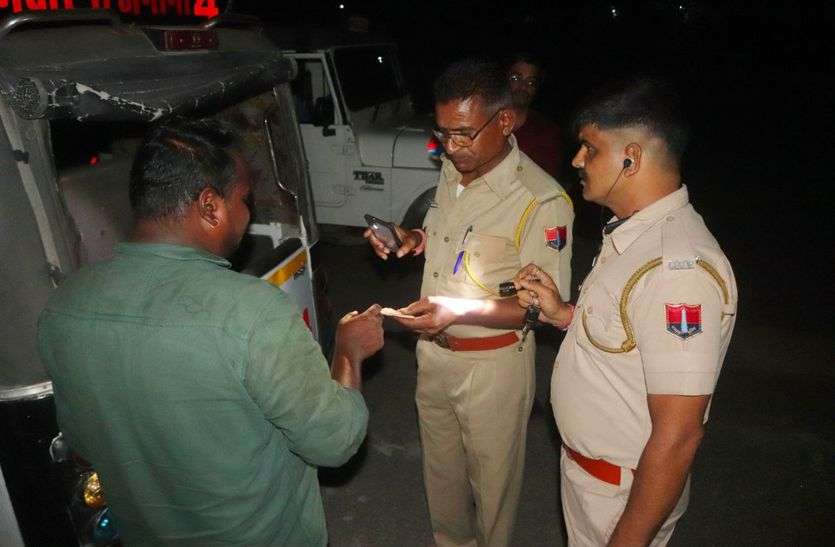 मदार स्टेशन पर ट्रेन में बैठी महिला के गले से तोड़ी चेन