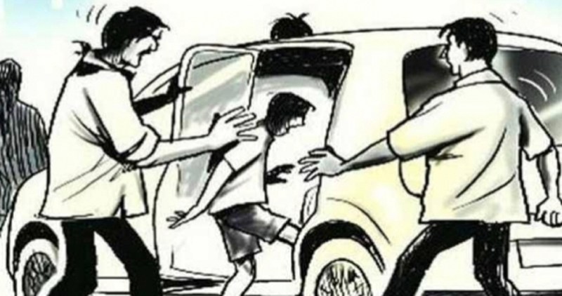 अपरहण को देख बदमाशों के पीछे दौड़ता रहा भाई