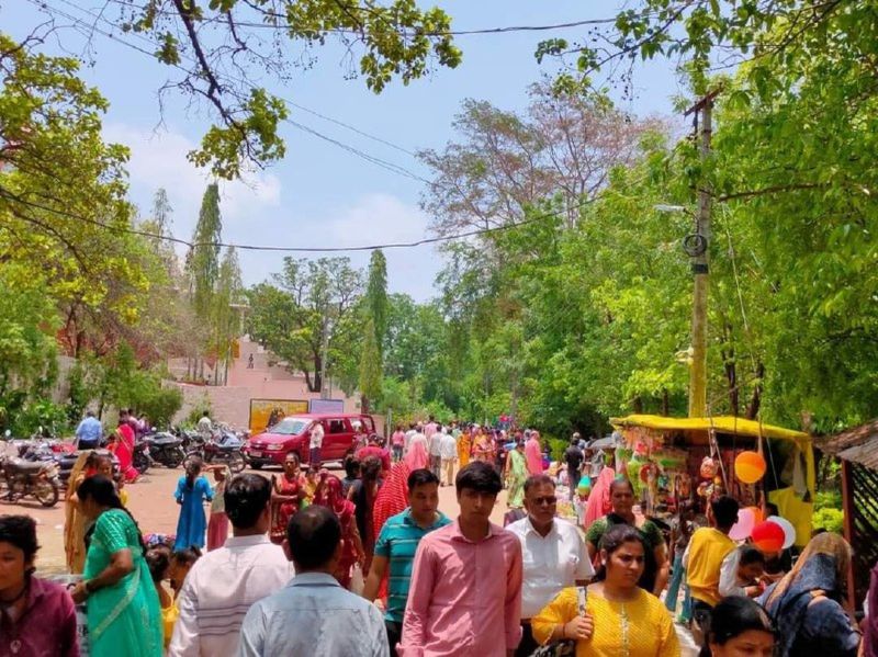 गुरु ब्रह्मा, गुरु विष्णु, गुरु देवो महेश्वरा गुरु साक्षात परब्रह्म, तस्मै श्री गुरुवे नम