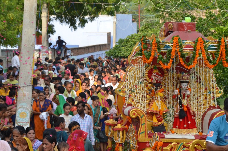 गुरु पूर्णिमा : यहां भी दिखा गोवर्धन-वृंदावन जैसा कृष्ण भक्ति का माहौल