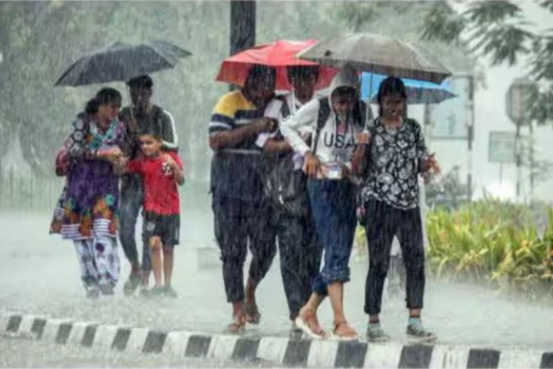 Heavy Rain Alert After 2 hours 20 districts in UP