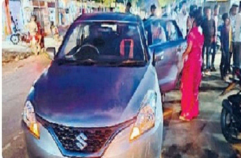 The injured woman kept moaning in pain, DSP turned his face