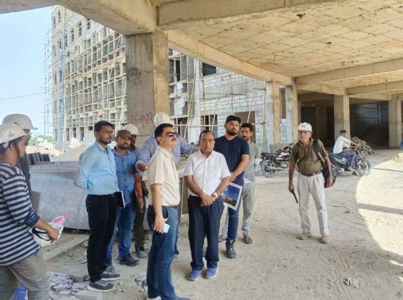 मेडिकल कॉलेज के निर्माणाधीन सुपर स्पेशलिटी हॉस्पिटल का निरीक्षण