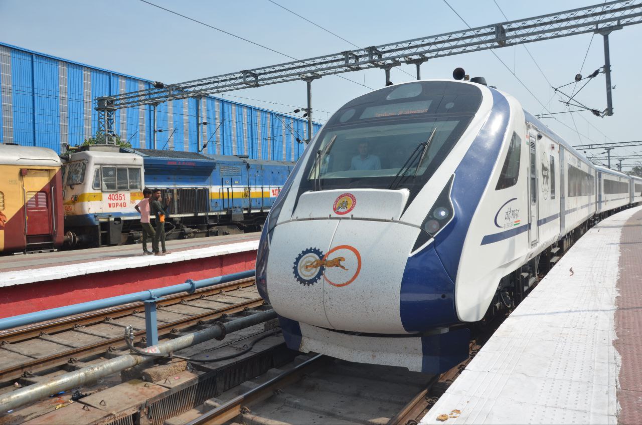 vande_bharat_train.jpg