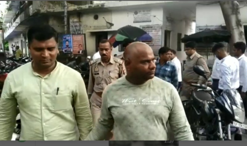 Meerut News: नकली वकील बेल बॉड पर फर्जी मुहर लगाकर कराता था जमानत, देखें वीडियो
