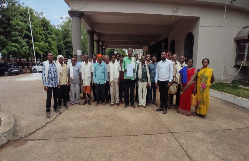 Administration is not paying attention to management, demonstration