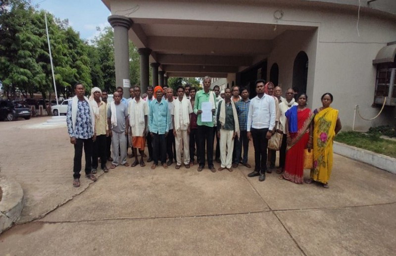 Administration is not paying attention to management, demonstration