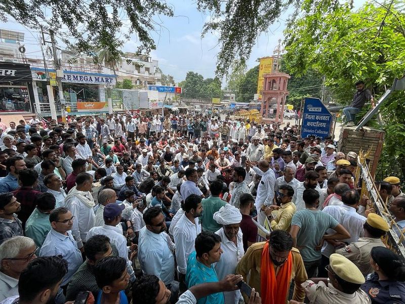 पाटीदार समाजजन एकजुट होकर जताया गुस्सा, कलक्टरी पर प्रदर्शन