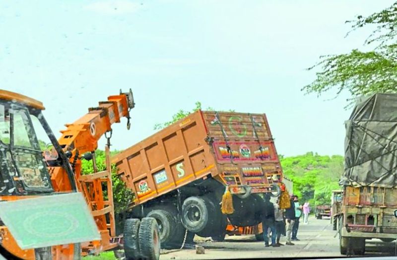 दरा के जंगल में ट्रोला रेल मार्ग वाले हिस्से पर झूला, लगा जाम