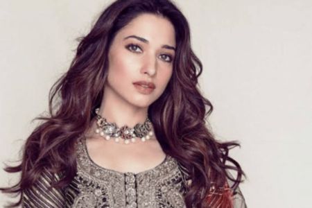 Lust story वाली तमन्ना भाटिया के पास है करोड़ों की कारें इस कार में