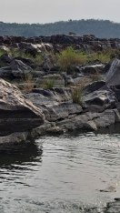 नदी के बीच से चट्टानें हटाने का तैयारी, ताकि सीधी बहे नर्मदा की धार