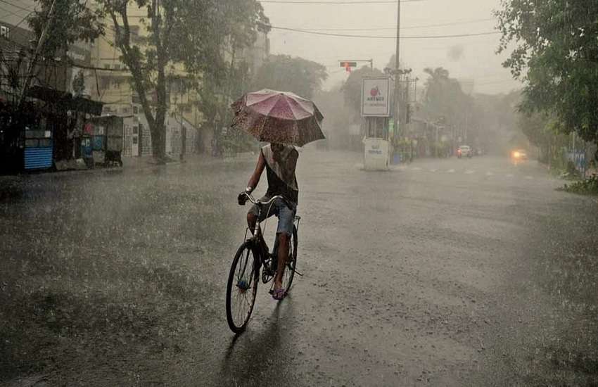 CG Weather update: बंगाल की खाड़ी में बन रहा स्ट्रांग चक्रवाती सिस्टम, 70-80 की रफ्तार से चलेंगी हवाएं, होगी ताबड़तोड़ बारिश, alert जारी