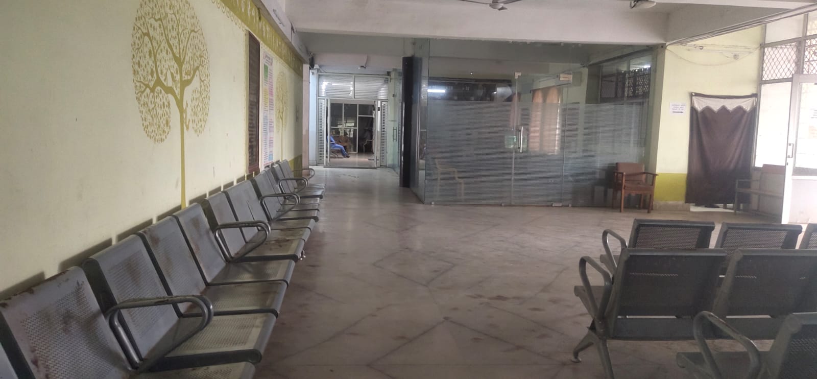 हड़ताल पर रहे अफसर-कर्मी, सरकारी दफ्तर पर लटके रहे ताले, कामकाज पूरी तरह से ठप