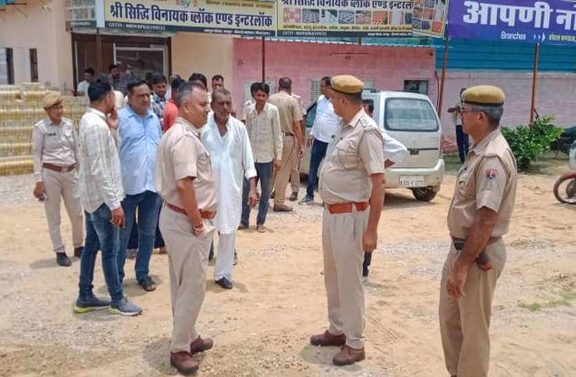हाथ में भभूत देकर बाबा ने शरीर से उतरवा लिया सबकुछ, सीसीटीवी फुटेज में कैद हुई घटना
