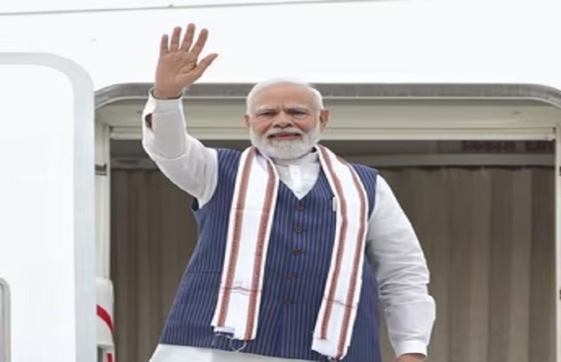 PM Modi reached Chhattisgarh, Raman and other leaders welcomed
