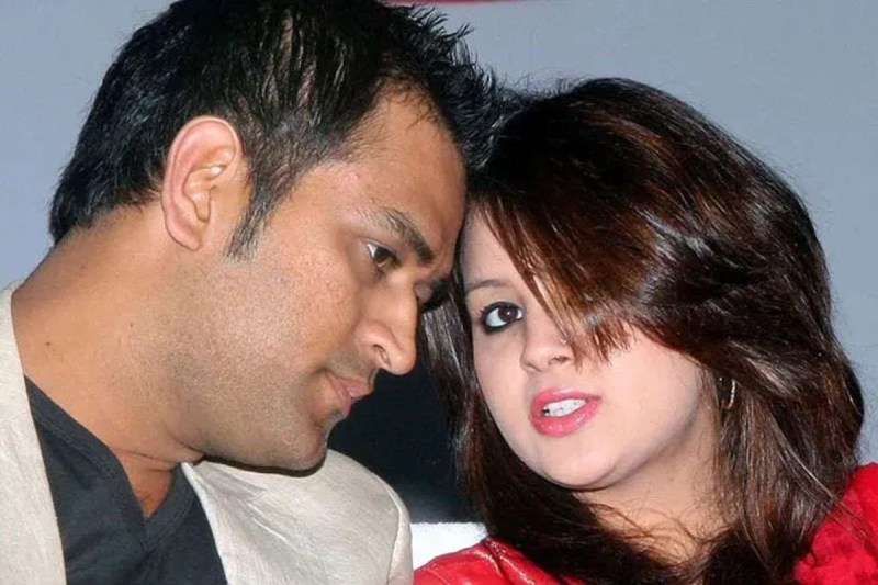 ms-dhoni-and-sakshi.jpg
