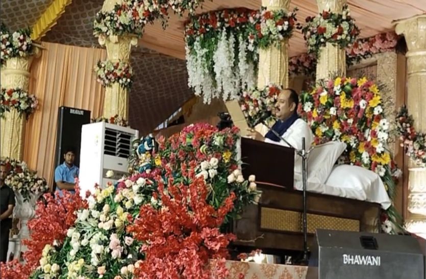 देखें वीडियो : ब्रह्मा शिवमहापुराण कथा में शिव पार्वती विवाह प्रसंग पर झूमे श्रद्धालु