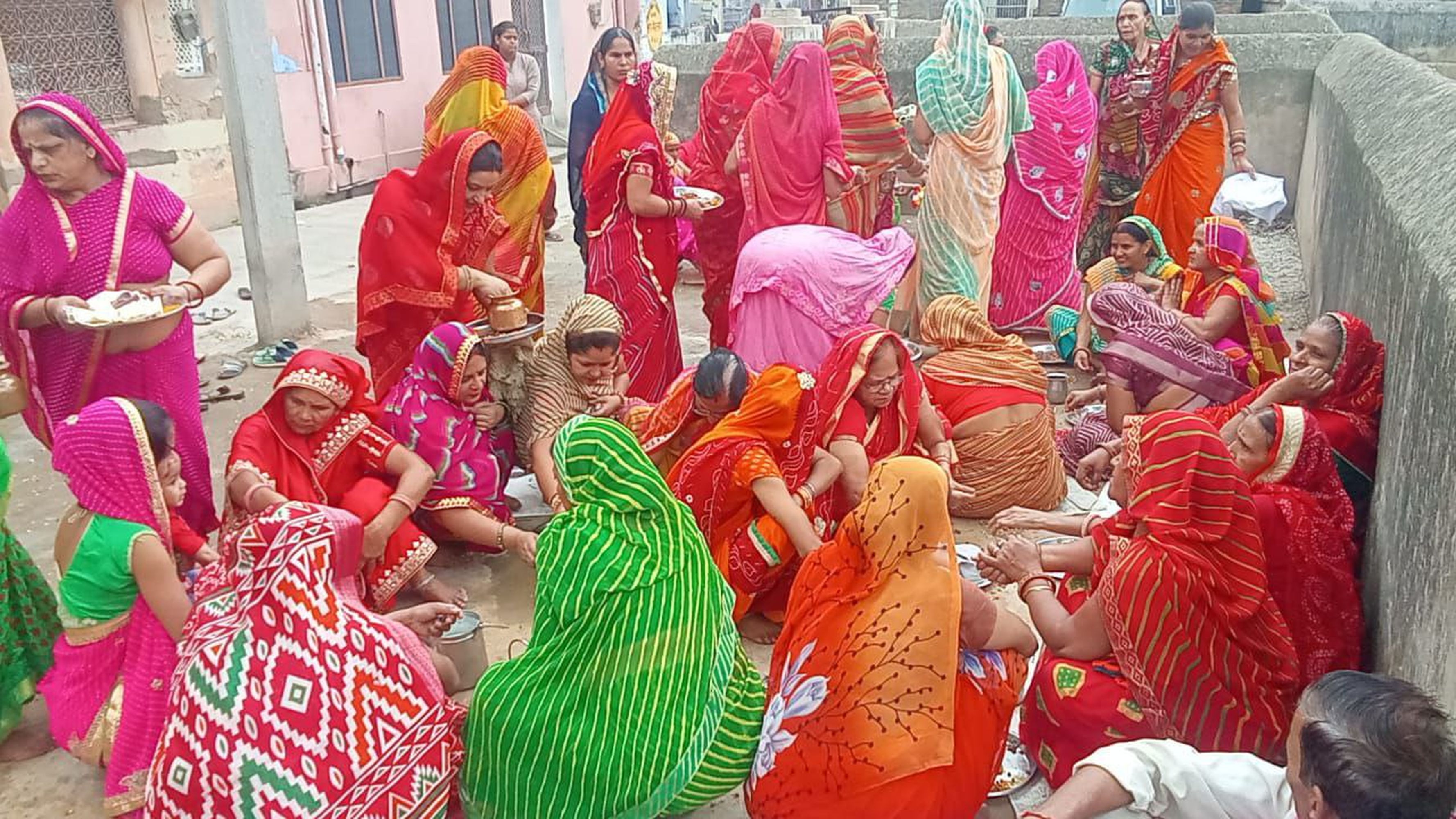 ऐसा आया शुभ दिन जो बाम्बी पर गूंजे मंगल गीत, महिलाओं ने सुनाई कहानी…देखे वीडियो