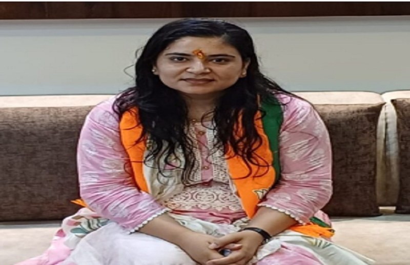 बीजेपी राष्ट्रीय मीडिया प्रभारी नीतू दबात ने शराब बंदी पर किए सवाल, पूछा - गंगाजल की कसम क्यों मुकरी सरकार ?