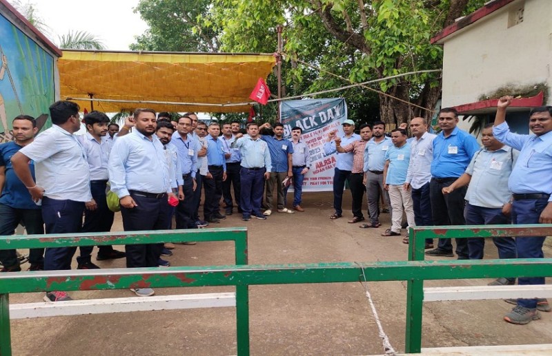 18 से 20 घंटे की ड्यूटी से लोको पायलट नाराज, विरोध में उतरे