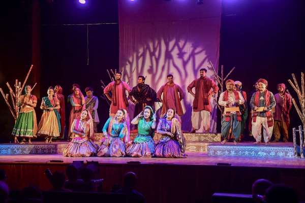 mai ri kase kahun play