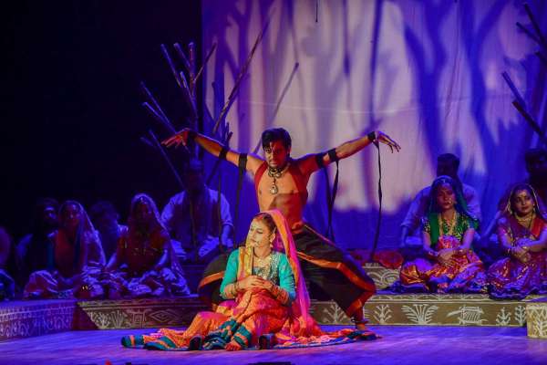 mai ri kase kahun play