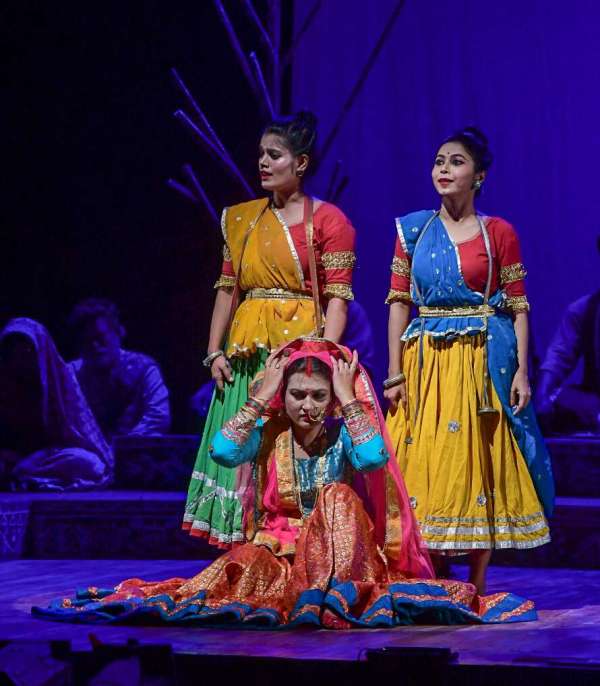 mai ri kase kahun play