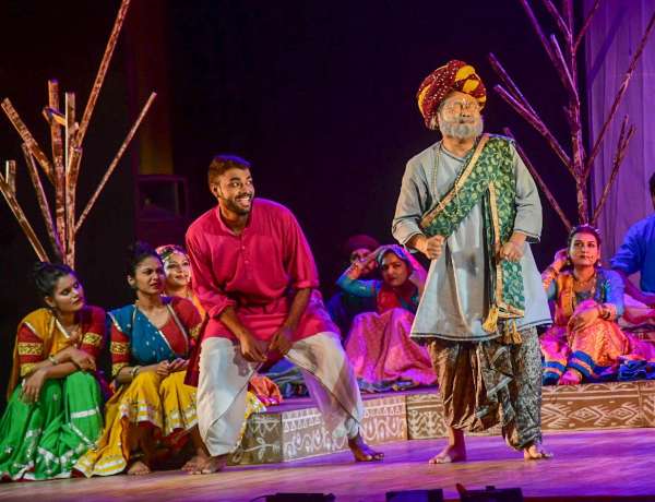 mai ri kase kahun play