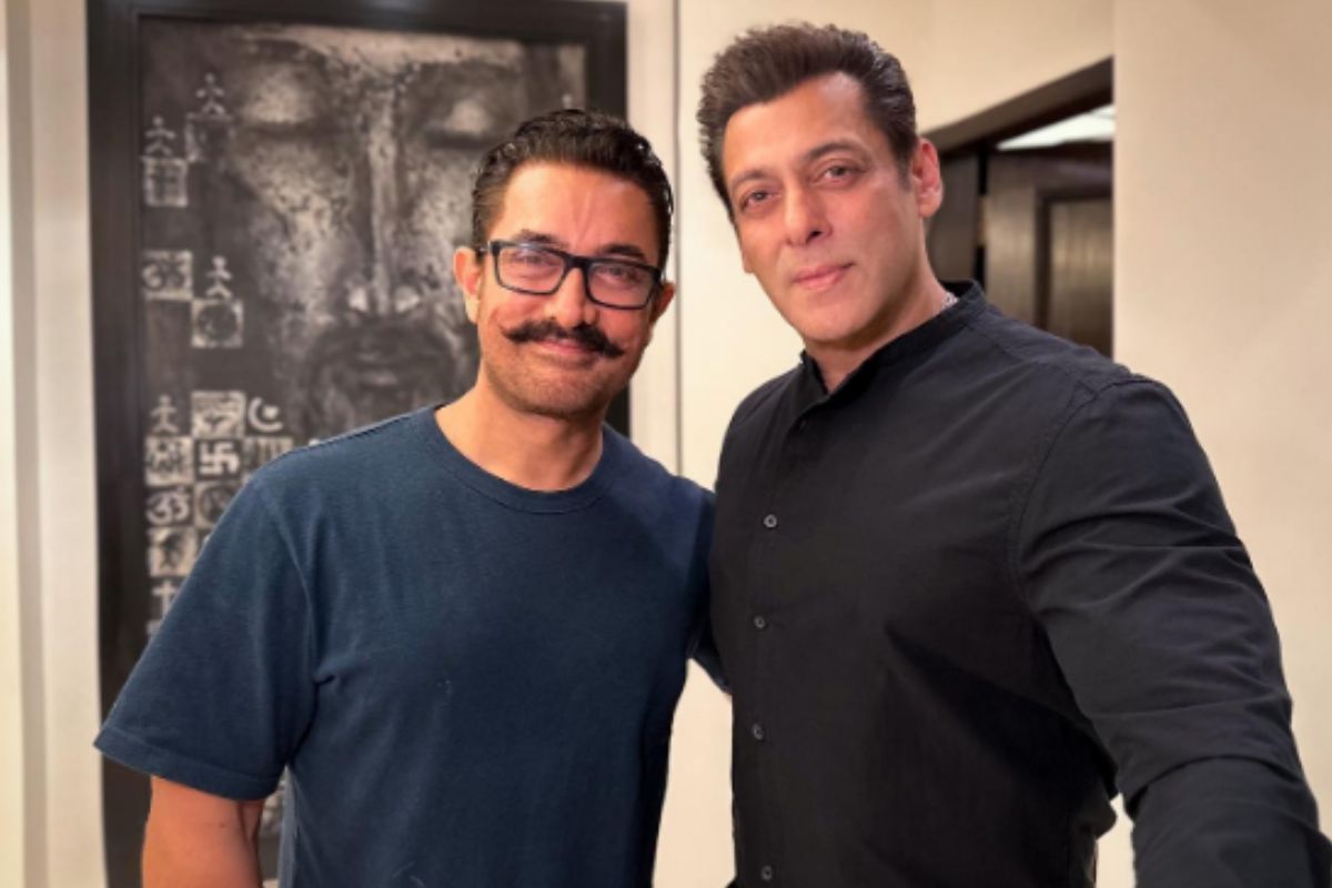 Salman Khan gave his lucky Blue Stone Bracelet to Aamir Khan