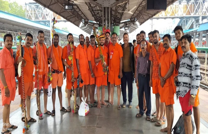 हर-हर महादेव से गूंज रहे शिवालय, दर्शन करने जत्थे में निकले श्रद्धालु