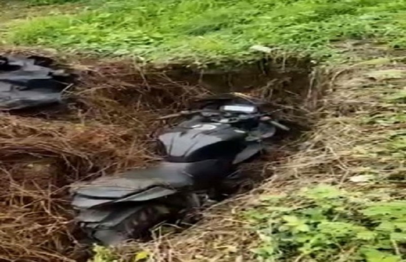 चोरी की बाइक को राजस्थान में गड्ढा खोदकर गाढ़ा, पुलिस ने किया बरामद