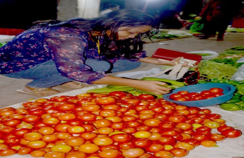 सबके एक न एक दिन भाव बढ़ते हैं, फिर चाहे वह इंसान हो या टमाटर...