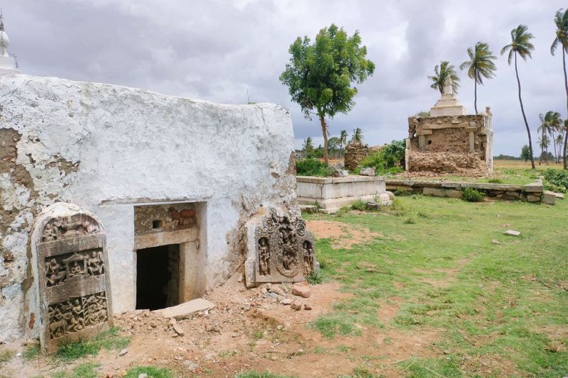 उपेक्षा के कारण खंडहर बना अगस्त्य तीर्थ मंदिर