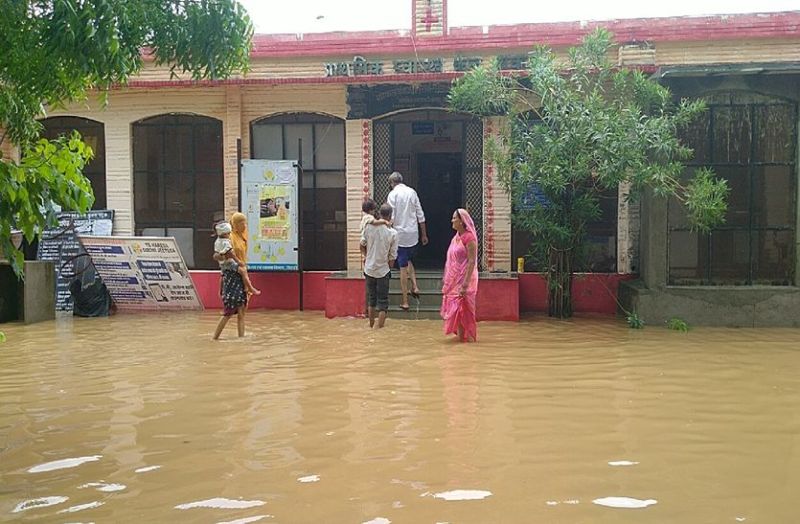 माउंट आबू में सवा 9 इंच व आबूरोड में 6 इंच बारिश, नदी-नाले उफान पर, कई मोहल्ले जलमग्न, 14 बांध ओवरफ्लो